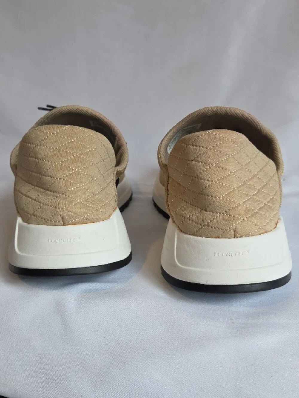 Columbia Wildone Moc slip-on casual shoes in an oatmeal or beige quilted fabric